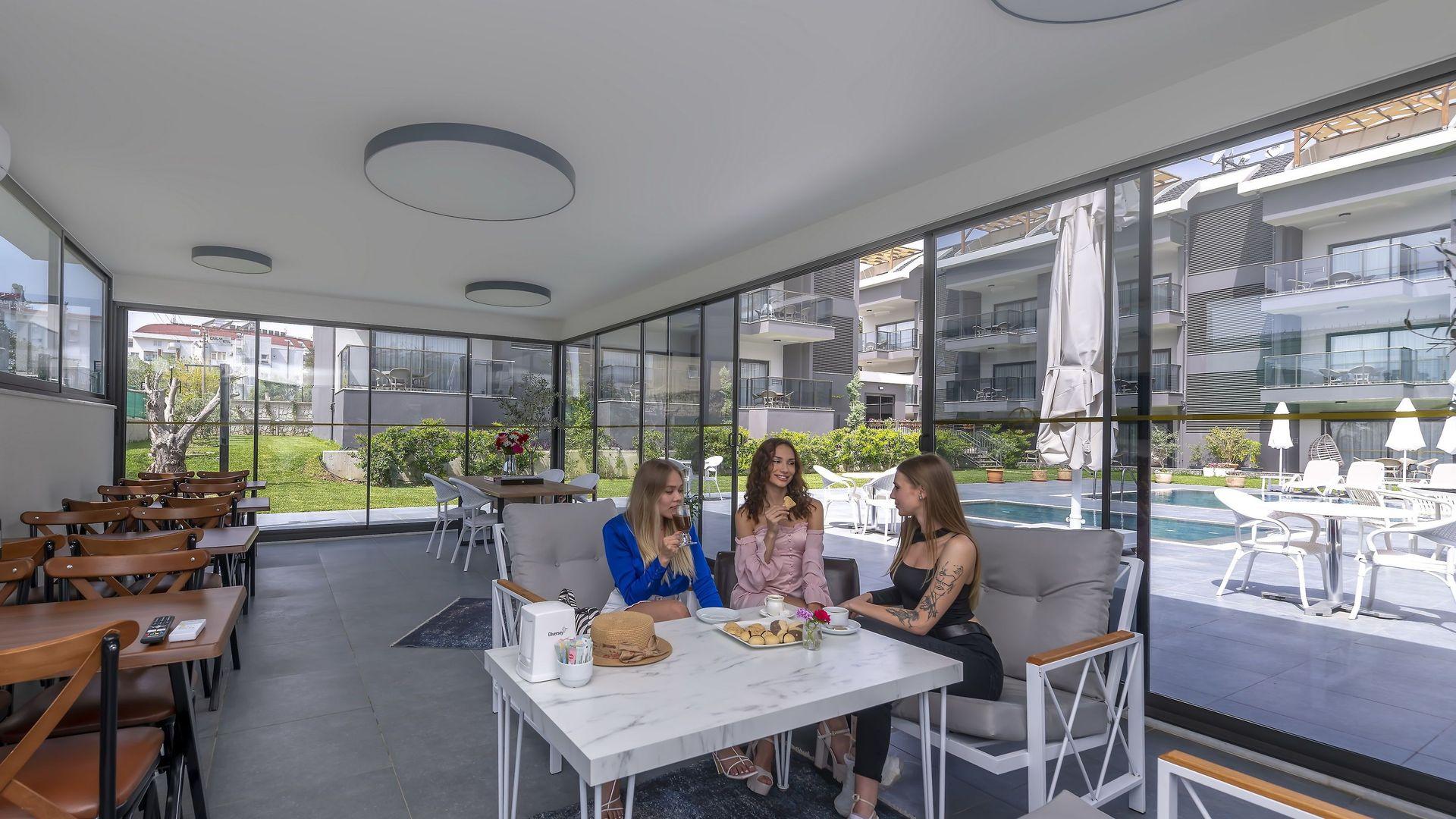 A Suite Side dining cafe