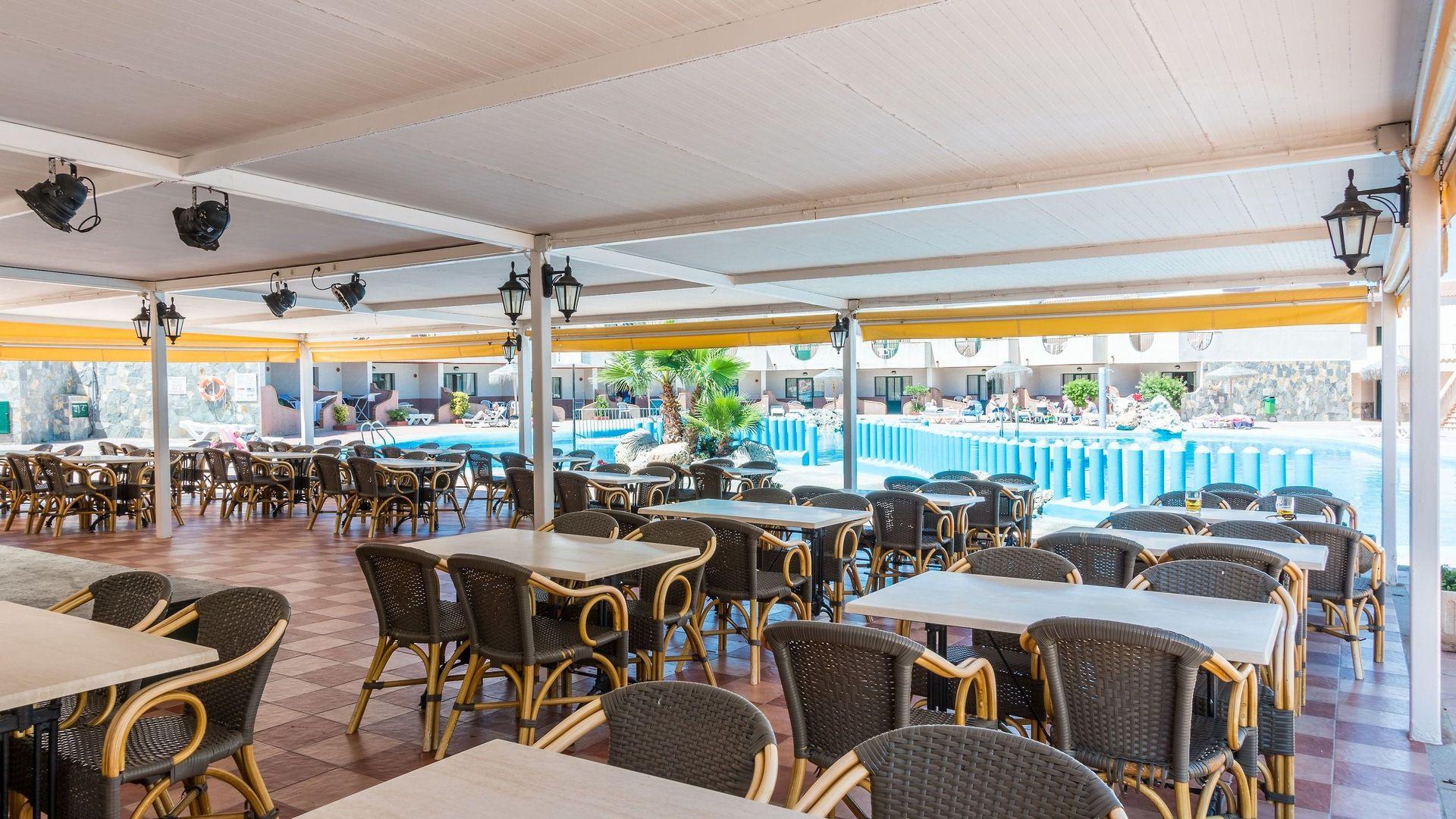 Apartamentos los Lentiscos by Mij dining