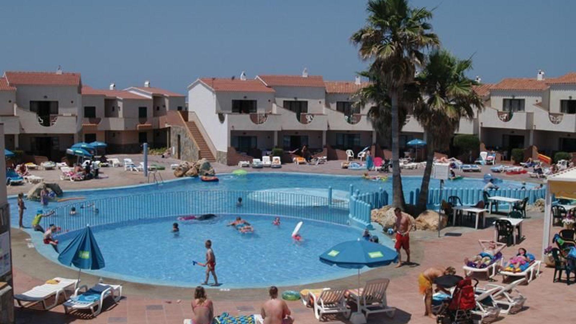 Apartamentos los Lentiscos by Mij pool