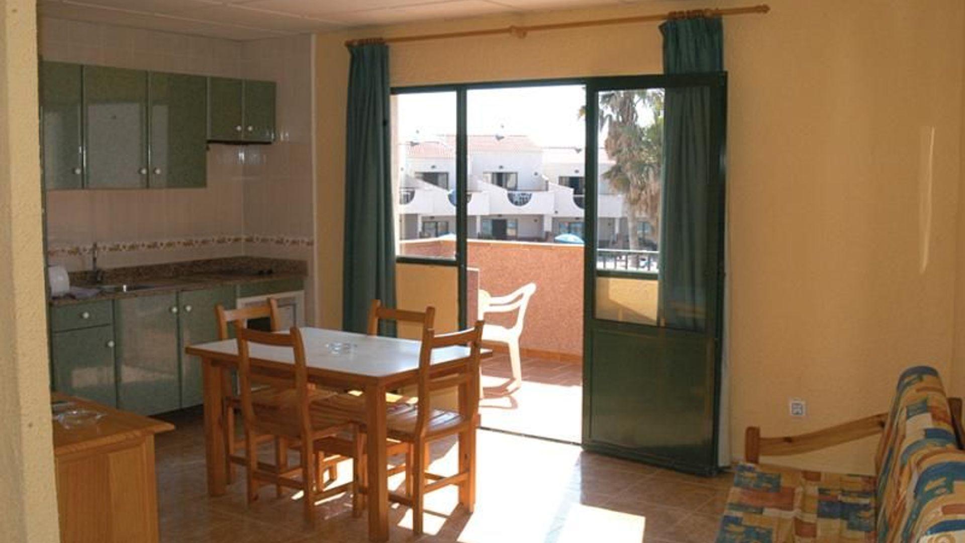 Apartamentos los Lentiscos by Mij kitchen