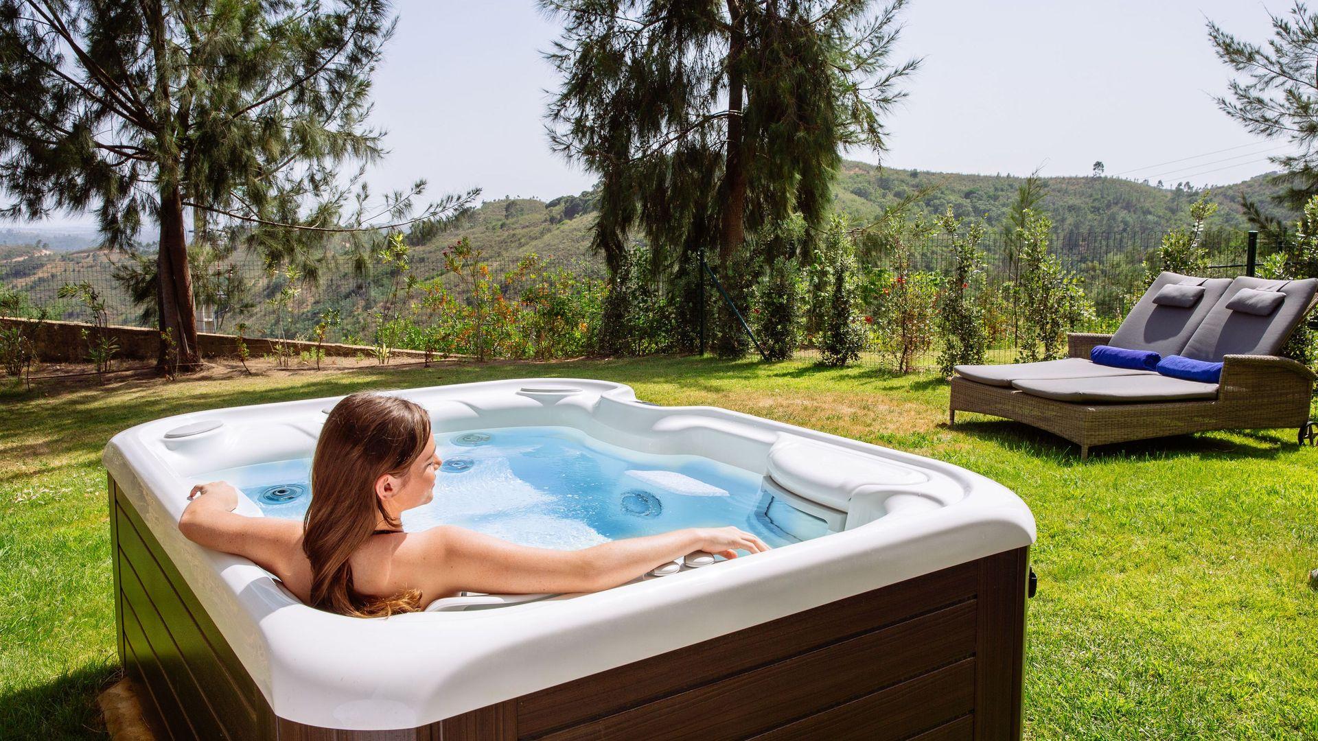 Monchique Resort & Spa hot tub