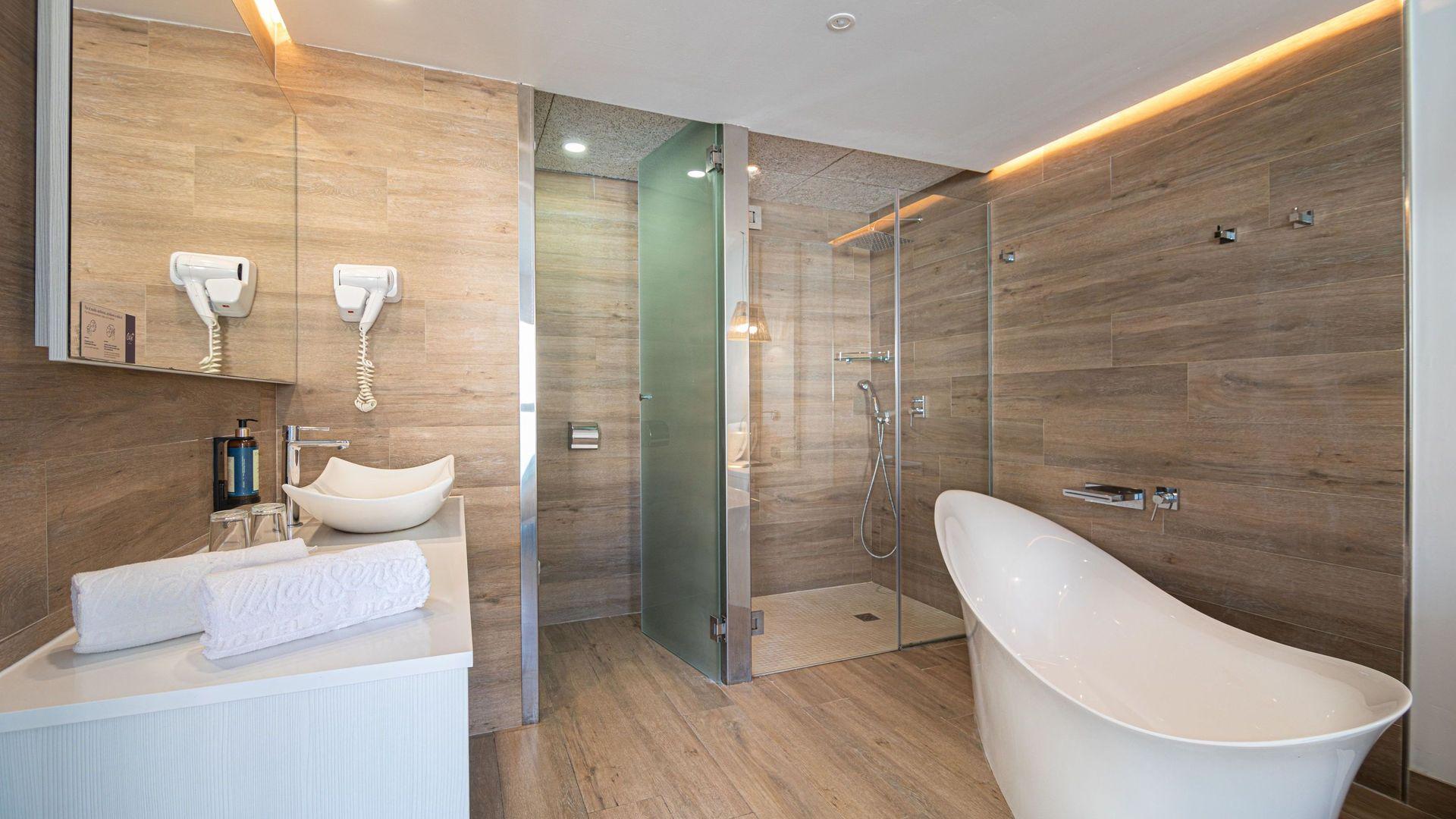 MarSenses Puerto Pollensa Hotel & Spa bathroom