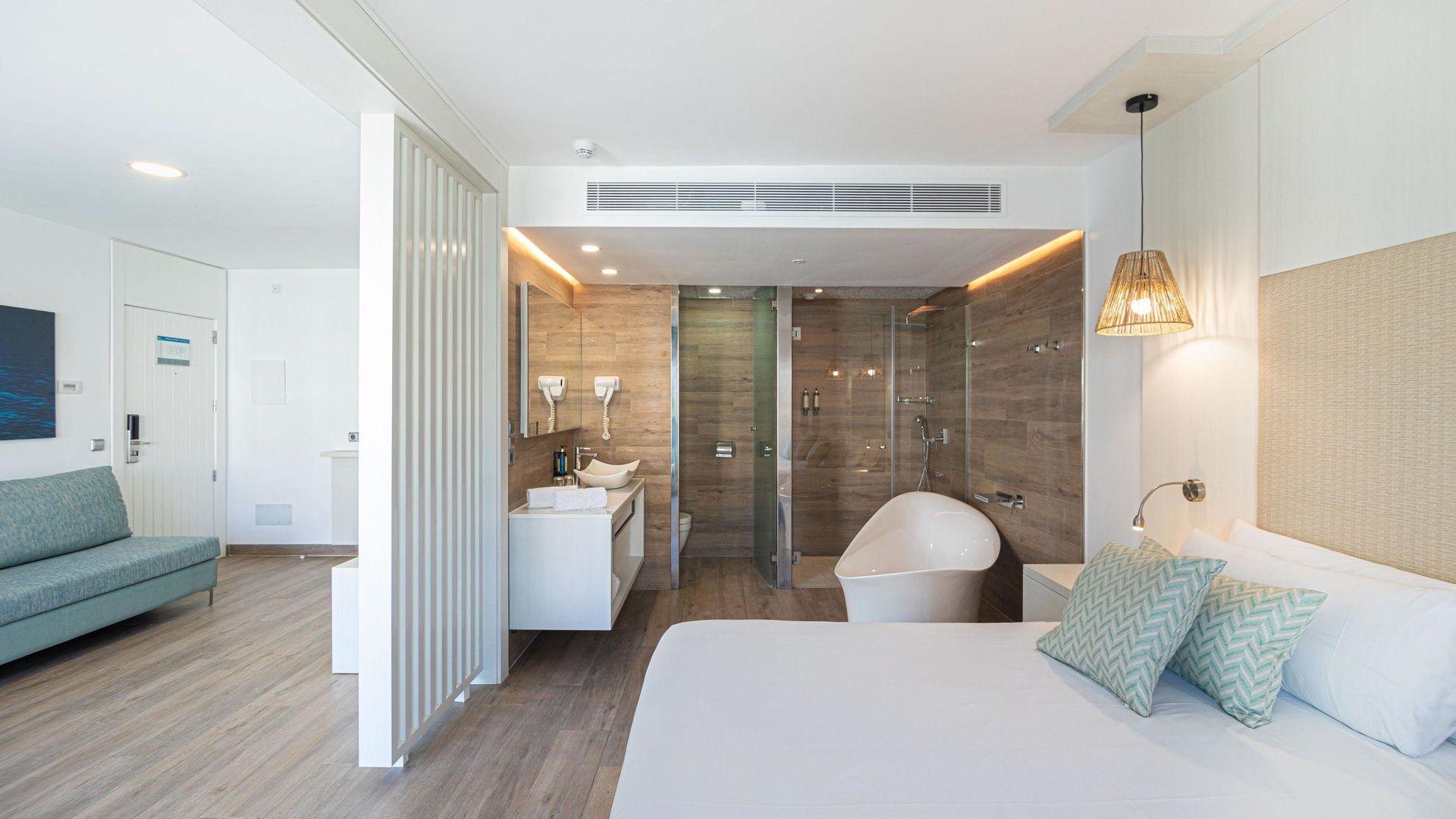 MarSenses Puerto Pollensa Hotel & Spa double room, bathroom and living room
