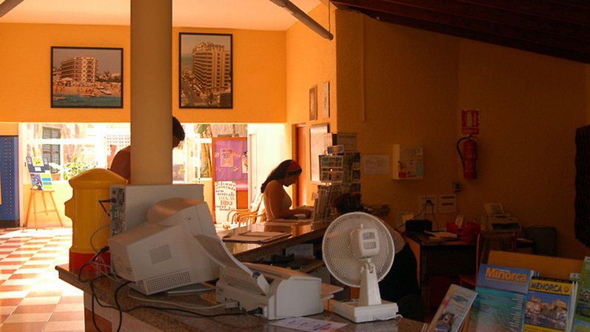 Apartamentos los Lentiscos by Mij lobby