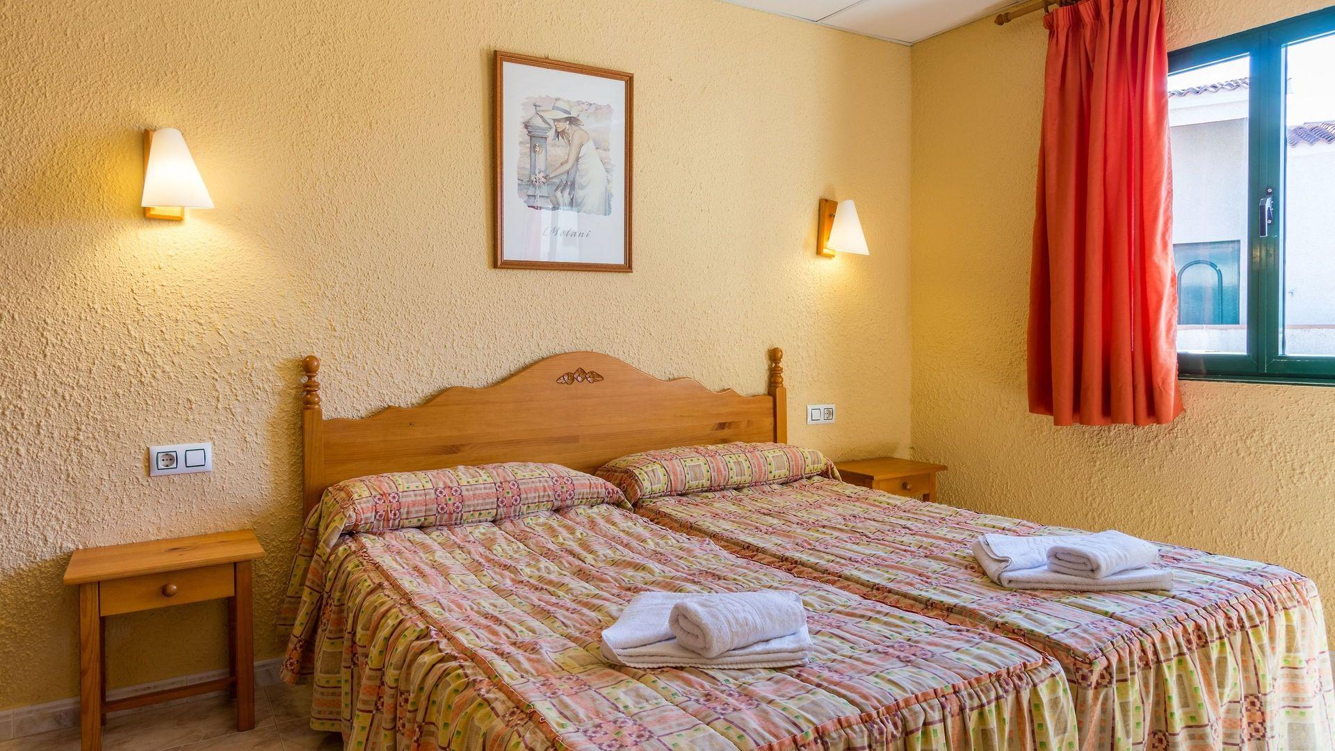 Apartamentos los Lentiscos by Mij double room