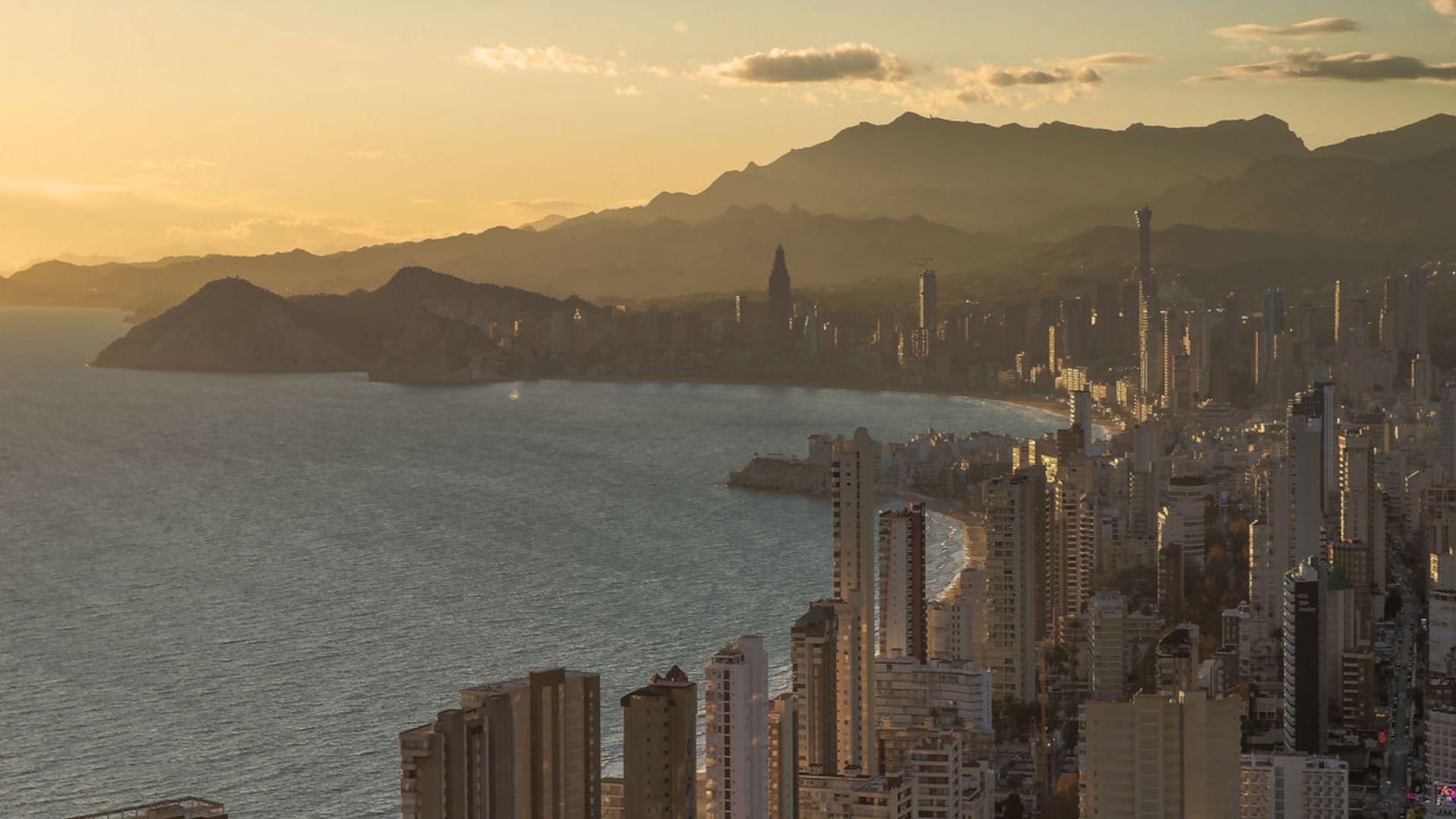 Apartamentos Benidorm Horizon by Pierre & Vacances mountain view